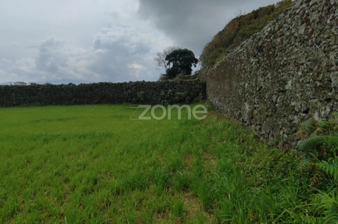 Terreno para Venda em Calhetas Foto 5
