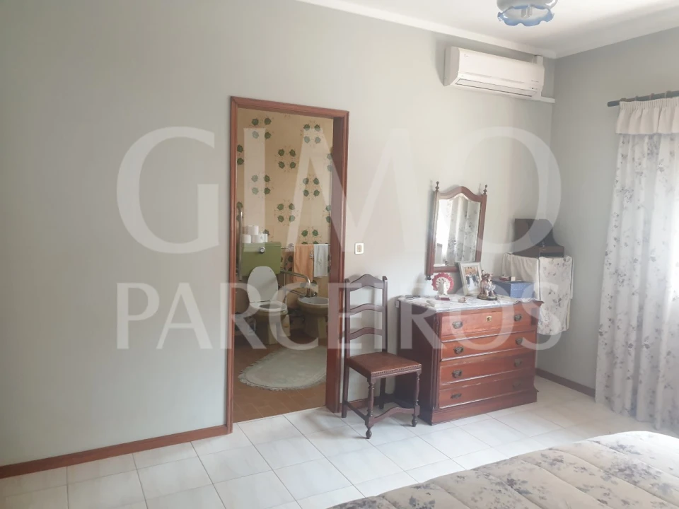 Moradia T6 para Venda em Fermentelos Foto 11