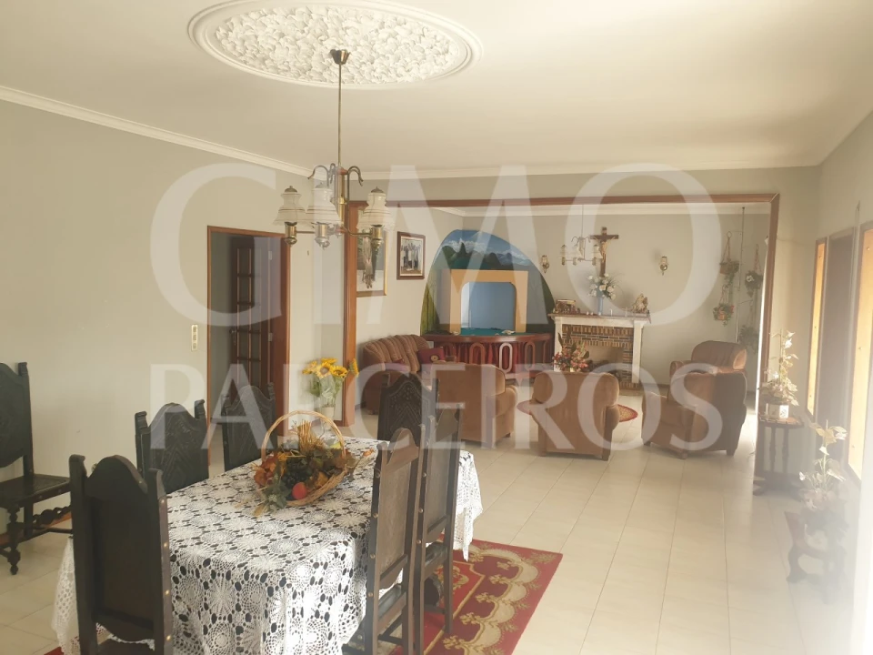 Moradia T6 para Venda em Fermentelos Foto 1