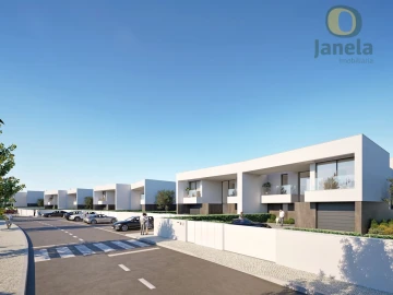 Moradia T4 para Venda em Lagos (São Sebastião e Santa Maria)