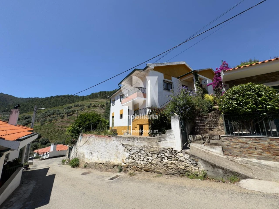 Moradia T4 para Venda em Covas do Douro Foto 2
