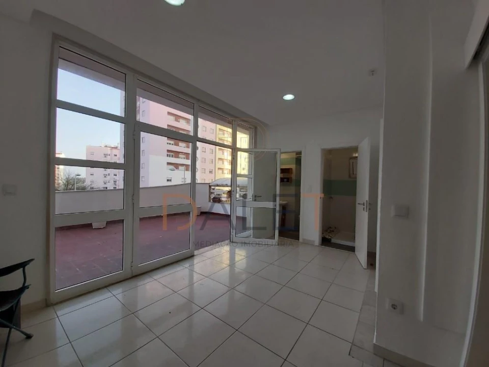 Apartamento T1 para Venda em Corroios Foto 6