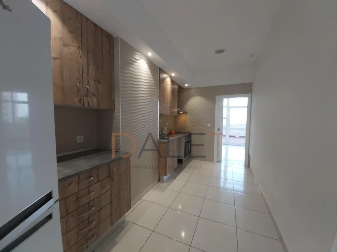Apartamento T1 para Venda em Corroios Foto 4