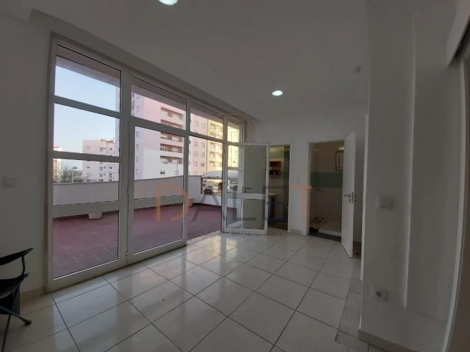 Apartamento T1 para Venda em Corroios Foto 6