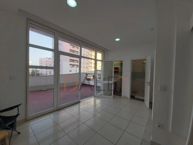 Apartamento T1 para Venda em Corroios Foto 5