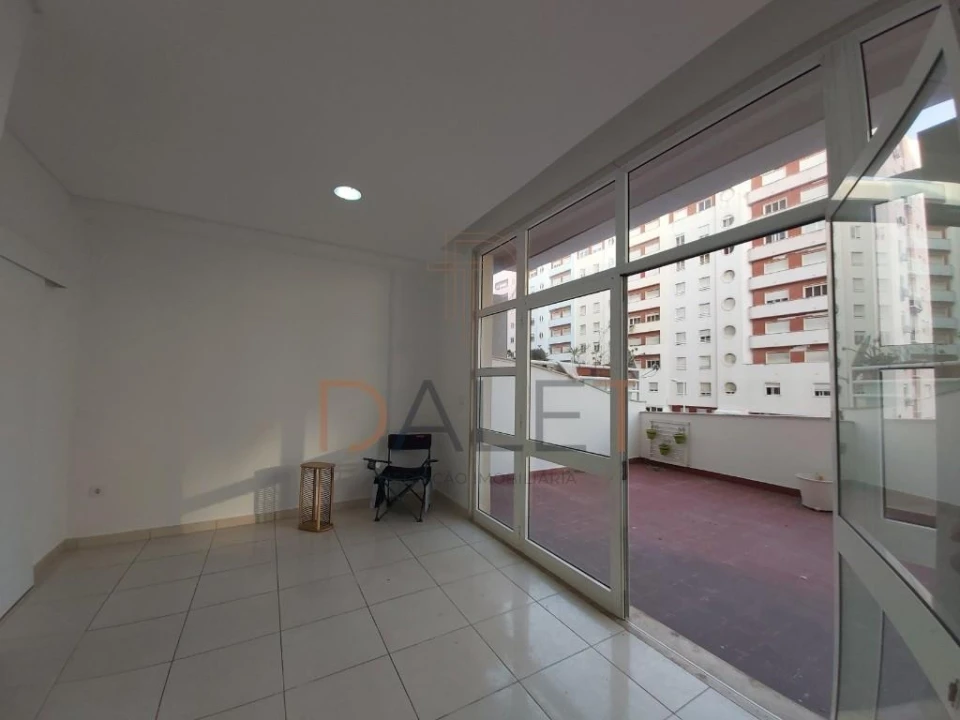 Apartamento T1 para Venda em Corroios Foto 8