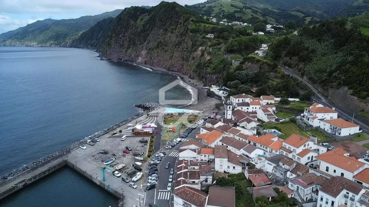 Moradia T3 para Venda em Povoação Foto 1