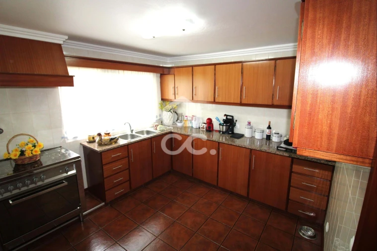 Moradia T3 para Venda em Povoação Foto 12