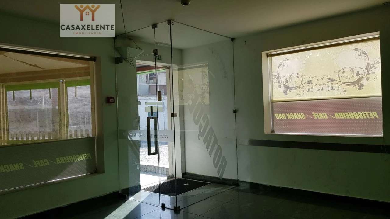 Loja para Arrendamento em Pontinha e Famões Foto 2