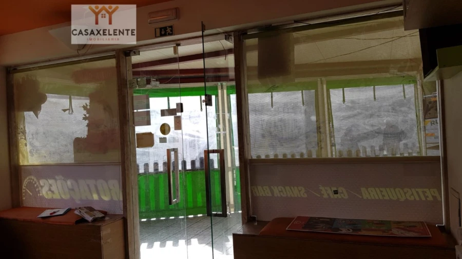 Loja para Arrendamento em Pontinha e Famões Foto 14