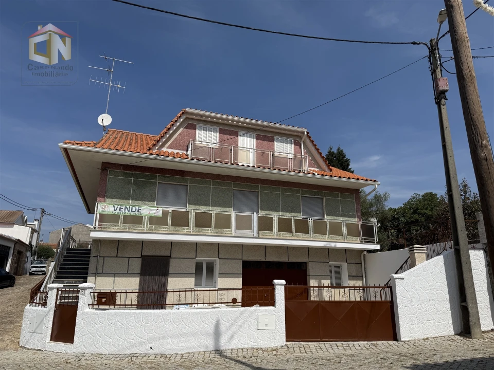 Moradia T5 para Venda em Quadrazais Foto 1