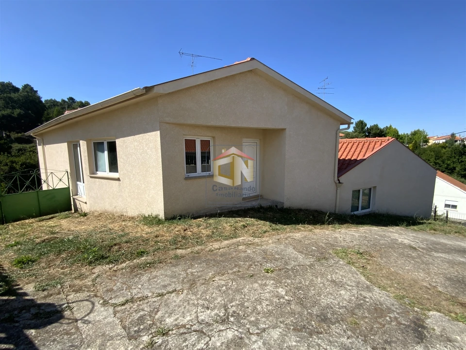 Moradia T2 para Venda em Sabugal e Aldeia de Santo António Foto 1