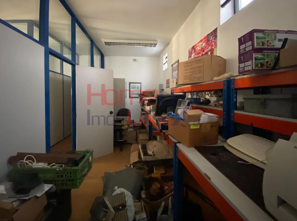 Loja para Venda em Milheiros Foto 15