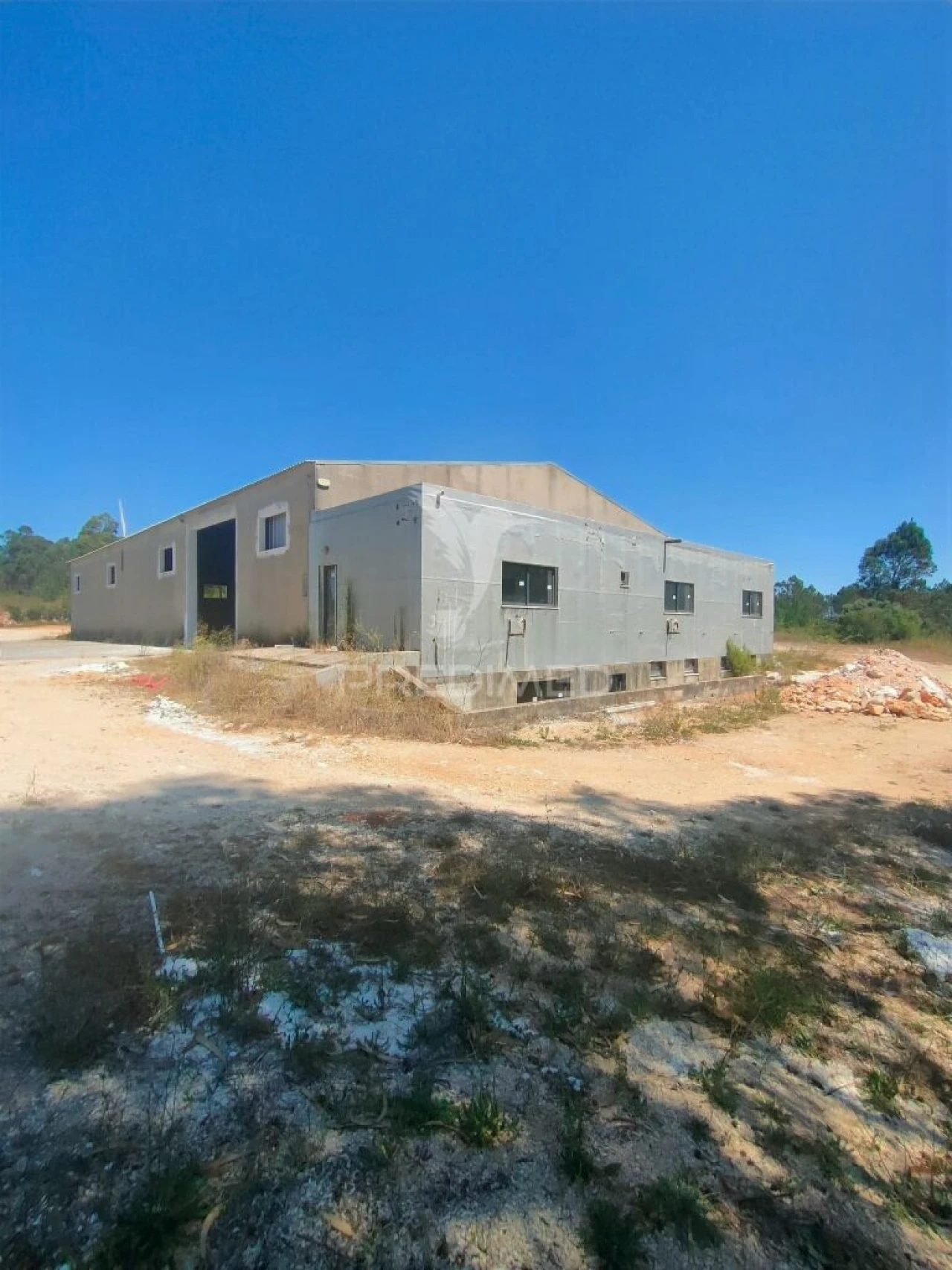 Armazém para Arrendamento em Minde Foto 2