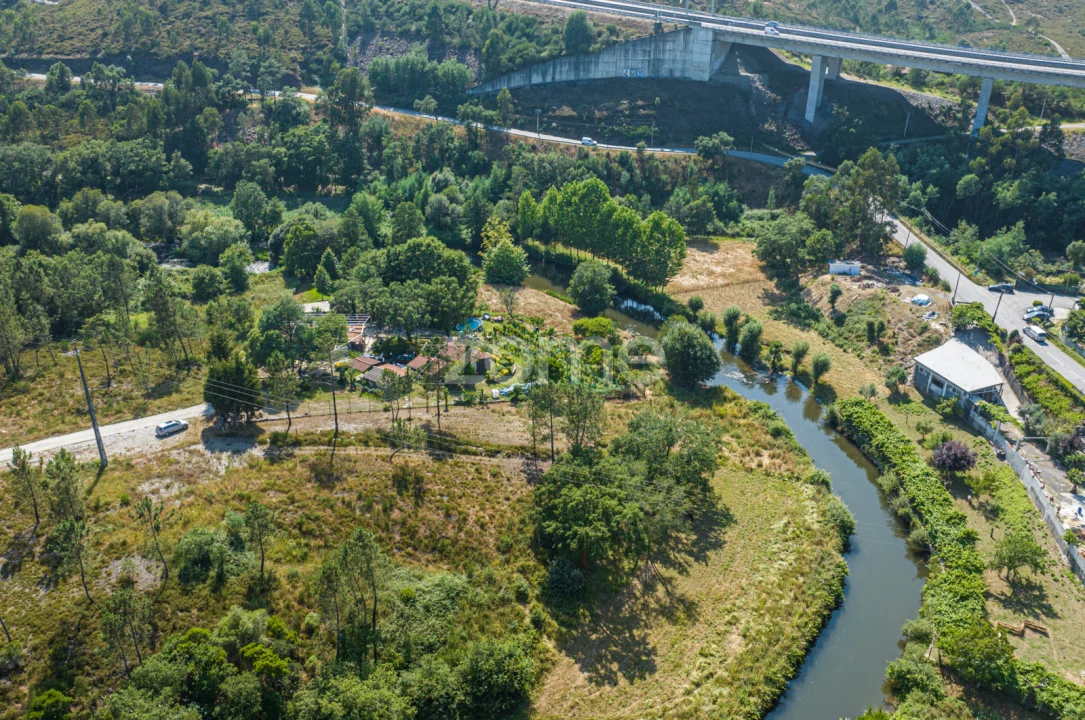 Terreno para Venda em Aguiar de Sousa Foto 2