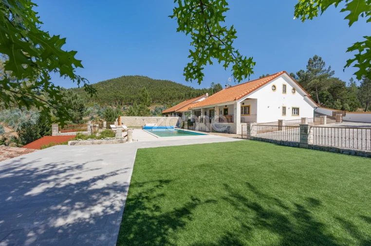 Quinta T4 para Venda em Nossa Senhora do Pranto Foto 40