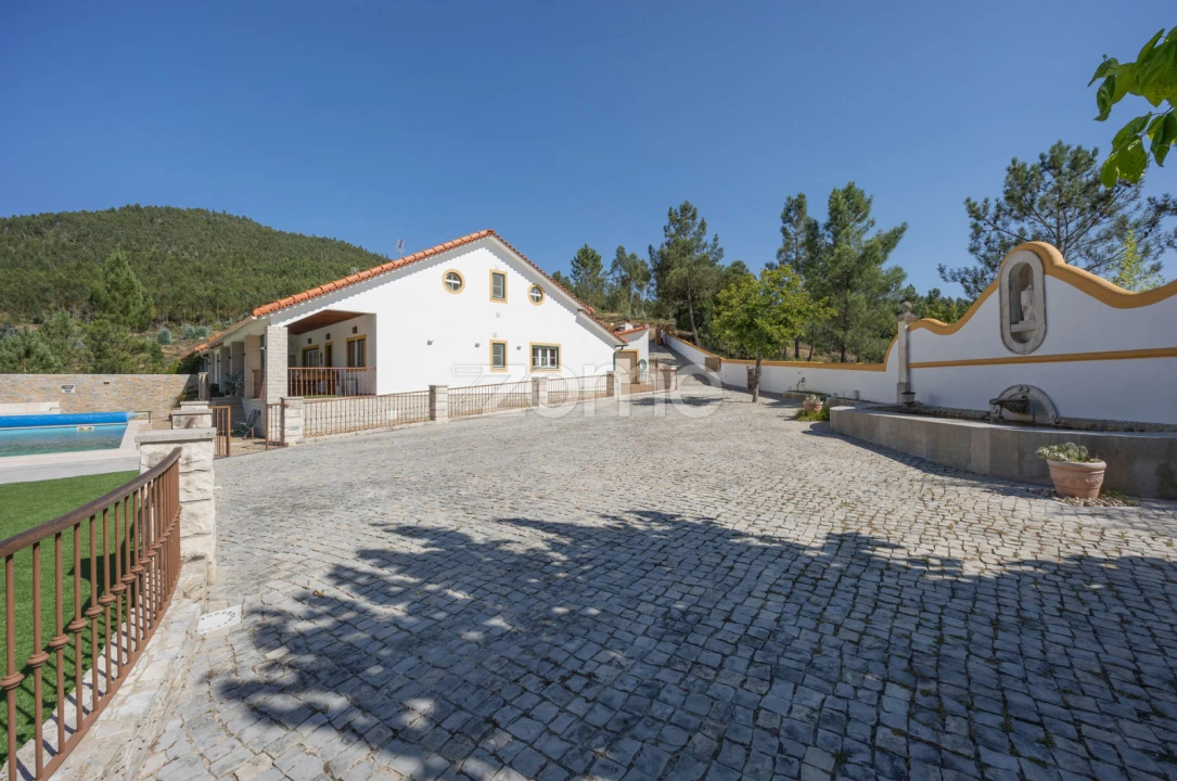 Quinta T4 para Venda em Nossa Senhora do Pranto Foto 38