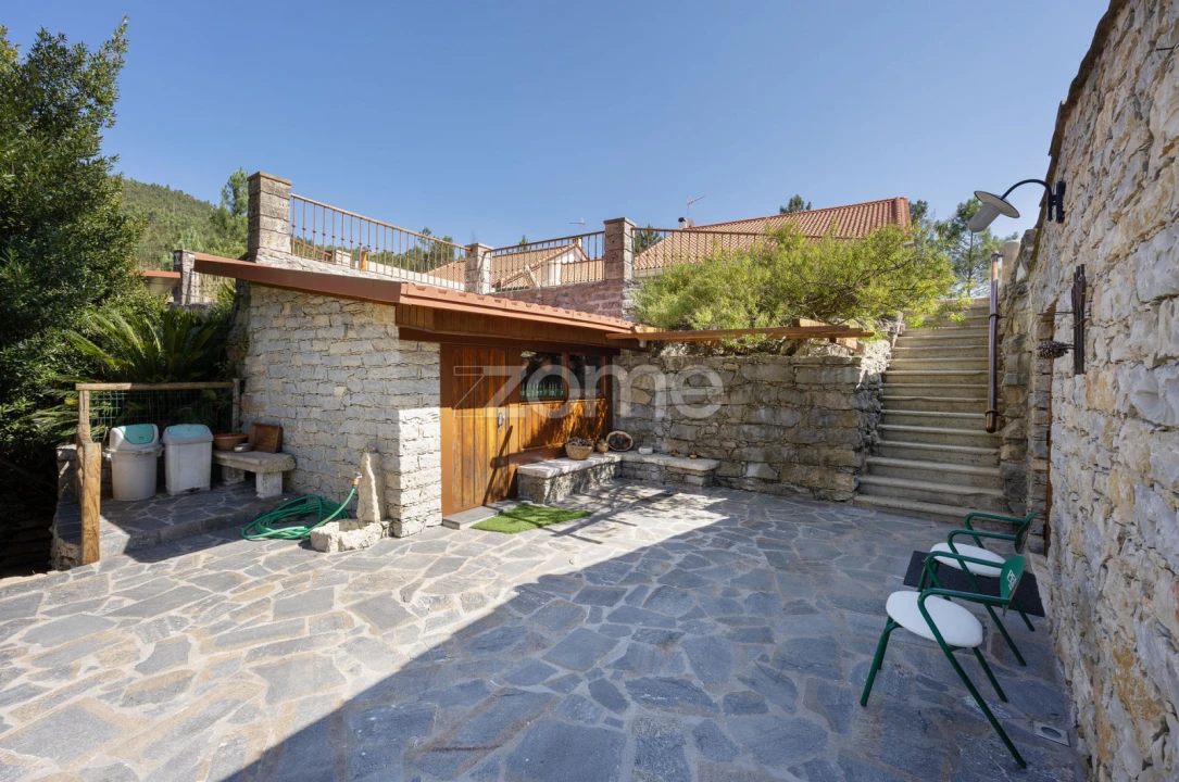 Quinta T4 para Venda em Nossa Senhora do Pranto Foto 36