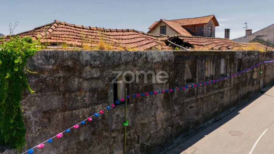 Moradia T7 para Venda em Vale (São Cosme), Telhado e Portela
