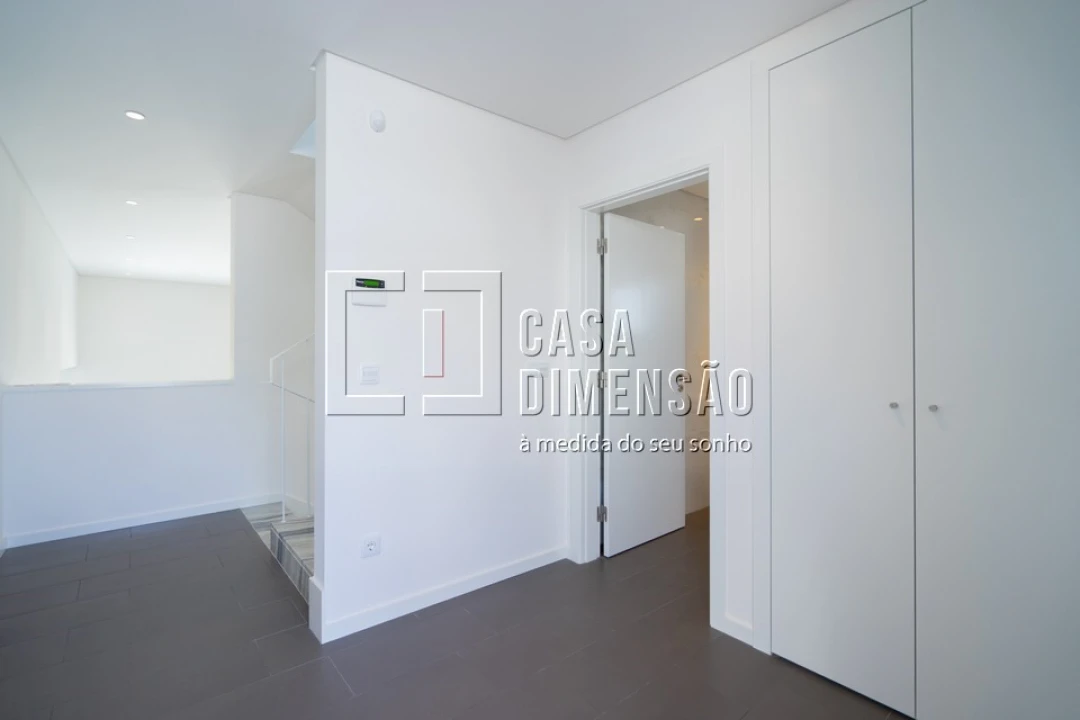 Moradia T3 para Venda em Laranjeiro e Feijó Foto 2