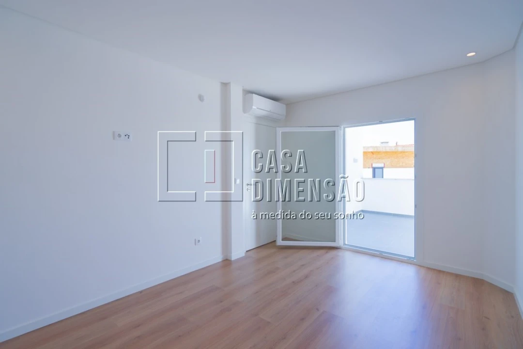 Moradia T3 para Venda em Laranjeiro e Feijó Foto 47