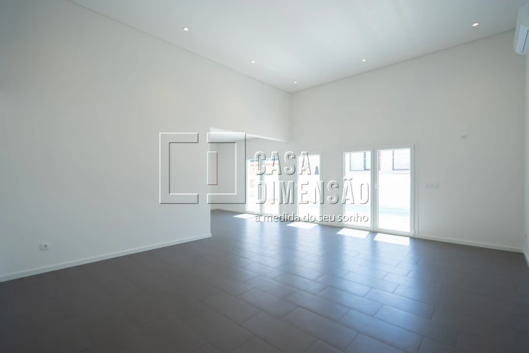 Moradia T3 para Venda em Laranjeiro e Feijó Foto 8