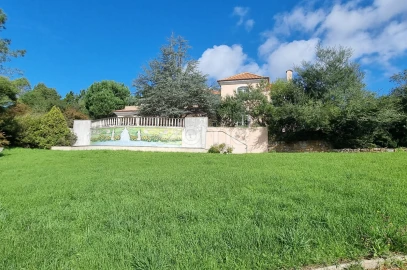 Moradia T8 para Venda em Queluz e Belas