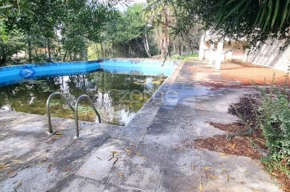 Moradia T8 para Venda em Queluz e Belas