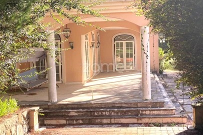 Moradia T8 para Venda em Queluz e Belas