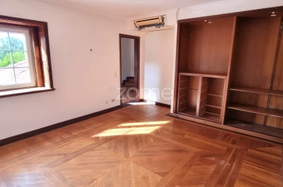 Moradia T8 para Venda em Queluz e Belas