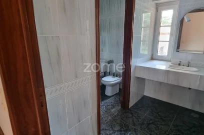 Moradia T8 para Venda em Queluz e Belas