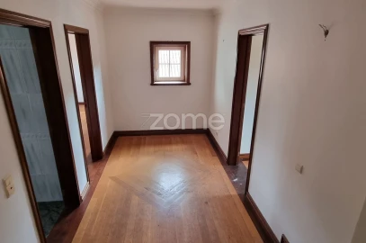 Moradia T8 para Venda em Queluz e Belas
