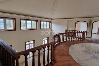 Moradia T8 para Venda em Queluz e Belas