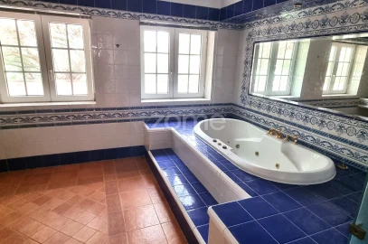Moradia T8 para Venda em Queluz e Belas