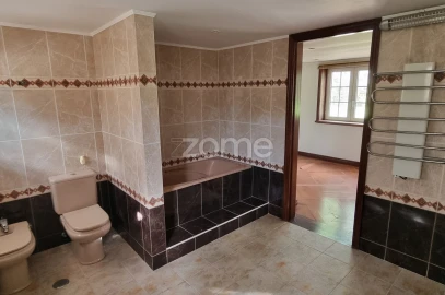 Moradia T8 para Venda em Queluz e Belas