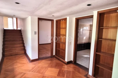 Moradia T8 para Venda em Queluz e Belas