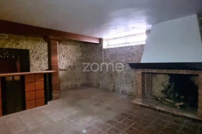 Moradia T8 para Venda em Queluz e Belas