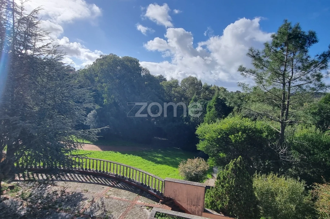 Moradia T8 para Venda em Queluz e Belas Foto 1