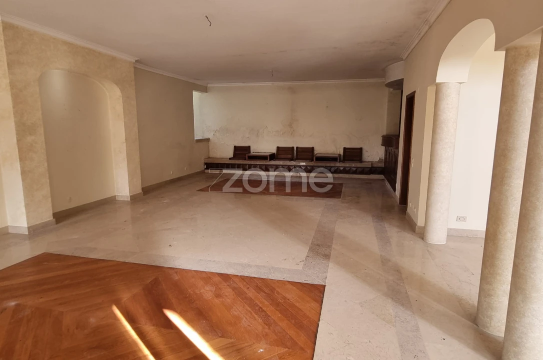 Moradia T8 para Venda em Queluz e Belas Foto 27