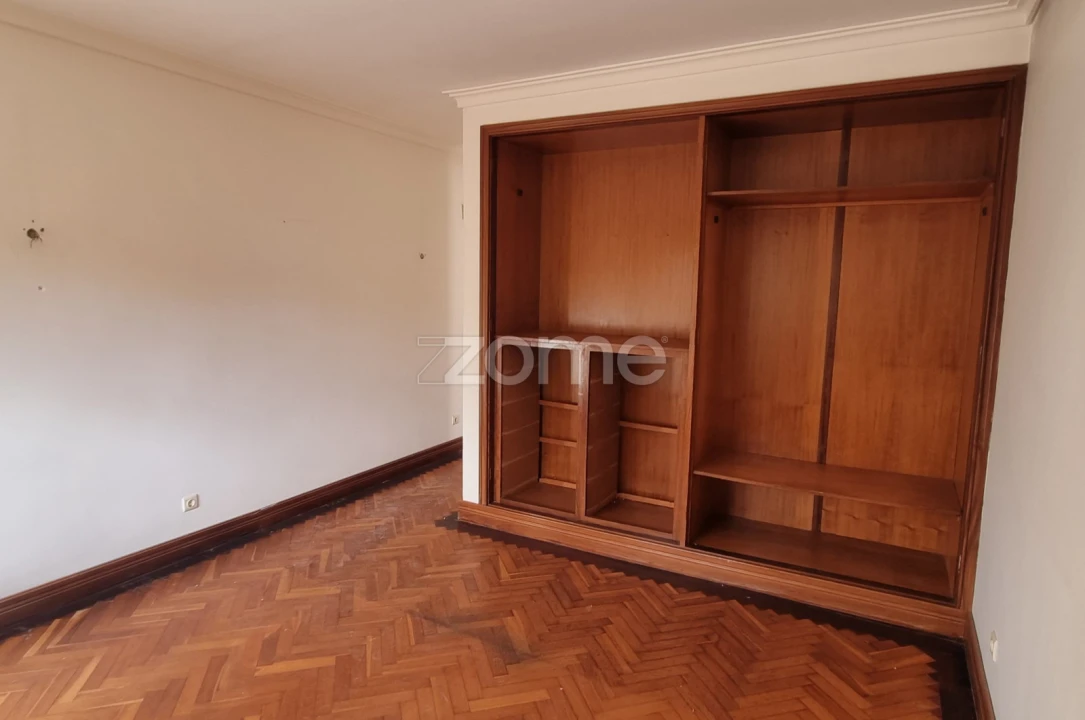 Moradia T8 para Venda em Queluz e Belas Foto 37