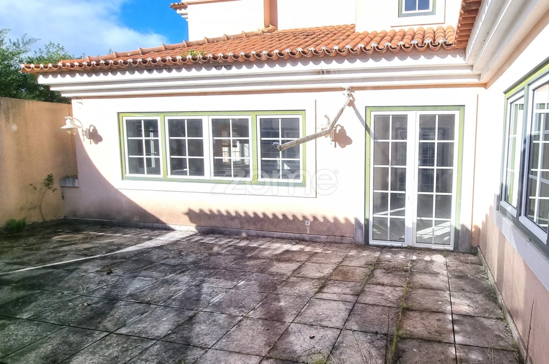 Moradia T8 para Venda em Queluz e Belas Foto 36