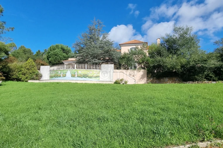 Moradia T8 para Venda em Queluz e Belas Foto 46