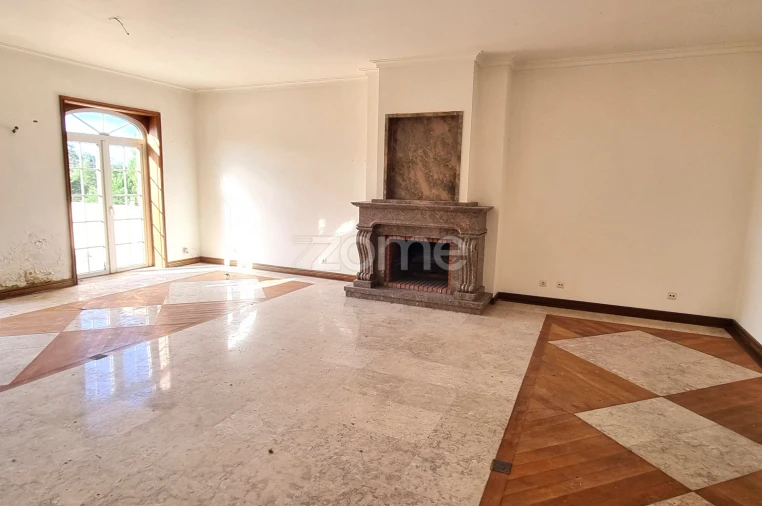 Moradia T8 para Venda em Queluz e Belas Foto 6