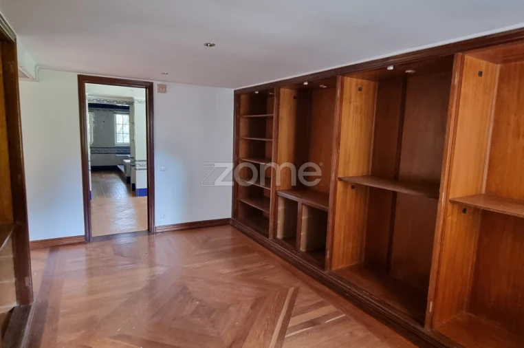 Moradia T8 para Venda em Queluz e Belas Foto 11