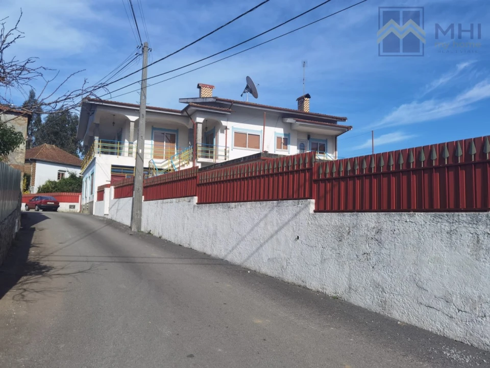 Moradia T9 para Venda em Argoncilhe Foto 2