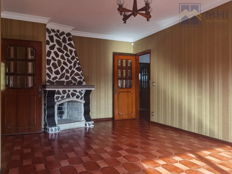 Moradia T9 para Venda em Argoncilhe Foto 8