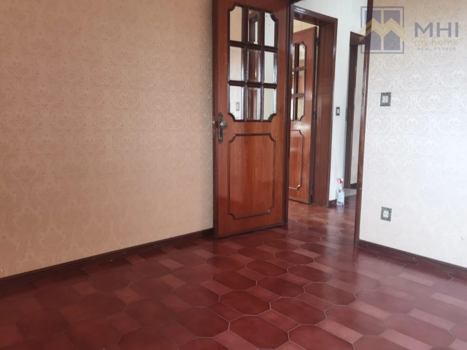 Moradia T9 para Venda em Argoncilhe Foto 16
