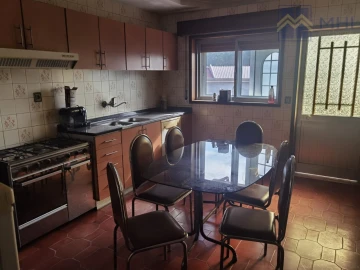 Moradia T9 para Venda em Argoncilhe