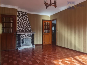Moradia T9 para Venda em Argoncilhe