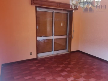 Moradia T9 para Venda em Argoncilhe